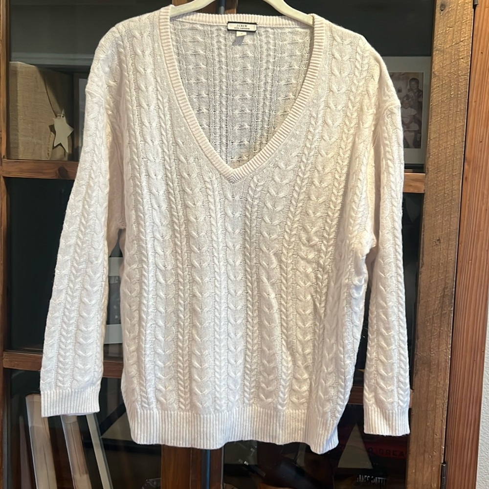 Never worn Jcrew cashmere v-neck cable knit sweater. size small.